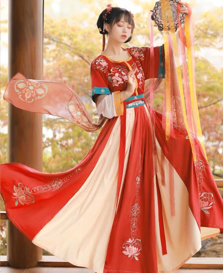 The Splendor of Hanfu:The Elegant Sleeve of the汉服女大袖