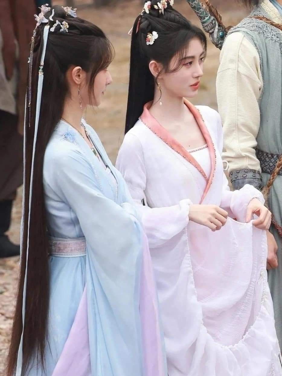 The Elegance of a Blue-Hued Hanfu for Women