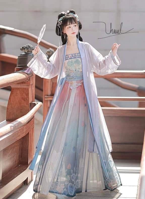 The Enchanting Charm of Traditional Cheongsam and Xiangyunsha:A Tale of Old Memories The Enchanting Charm of Traditional Cheongsam and Xiangyunsha:A Tale of Old Memories