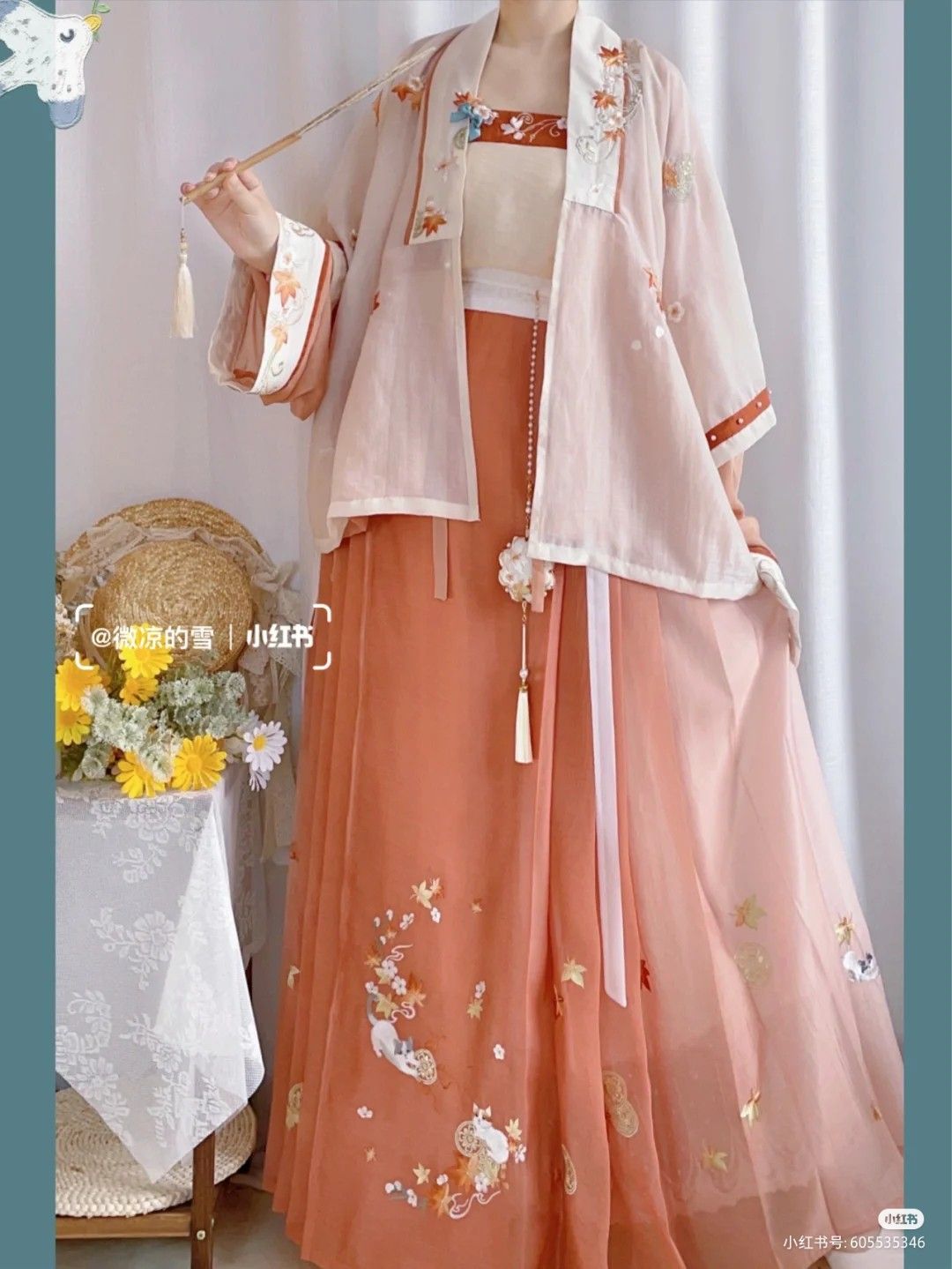 The Elegance of White Cheongsam:A Cultural Icon of Chinese Traditional Beauty