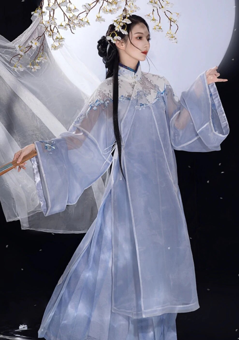 Ancient Capitals Splendor:The Journey of Hanfu in Changan and the Red Scroll of Will Ancient Capitals Splendor:The Journey of Hanfu in Changan and the Red Scroll of Will