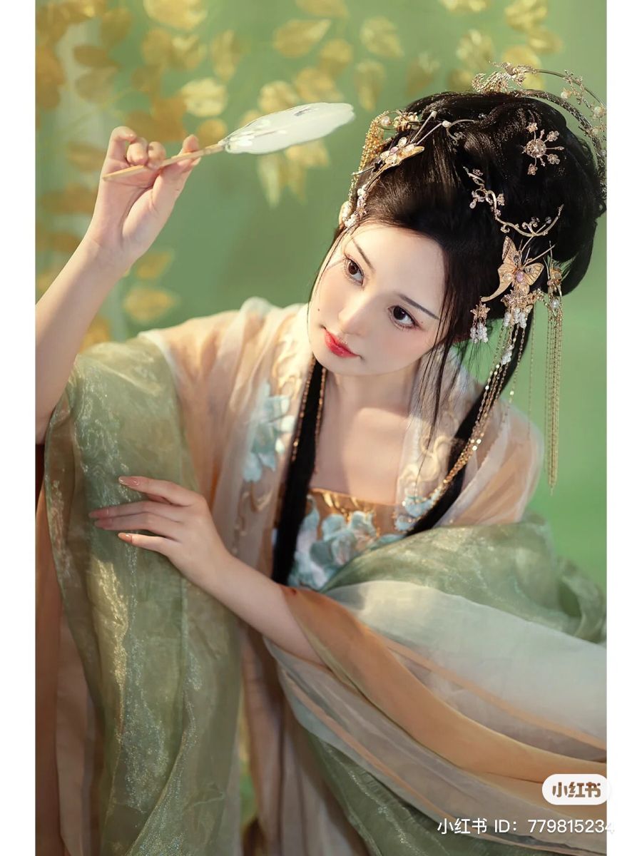 The Enigma of a Martial Arts Heroine in Hanfu Attire The Enigma of a Martial Arts Heroine in Hanfu Attire