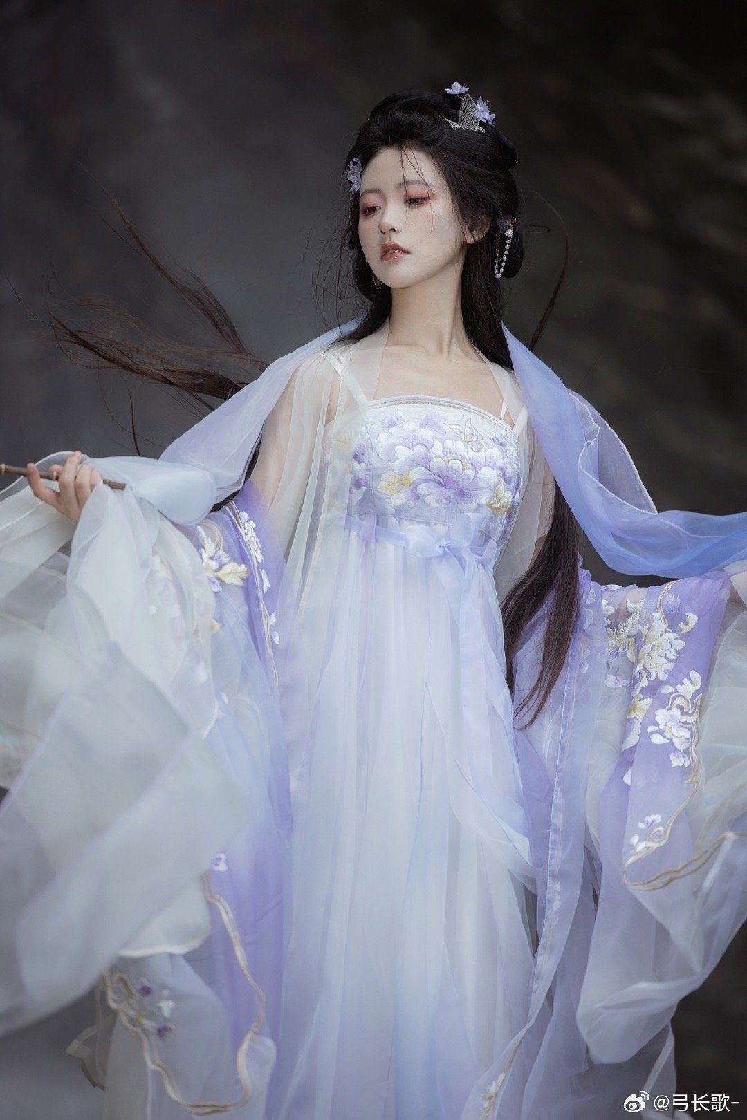 The Enchantment of Traditional Chinese Attire for a 12-Year-Old Girl