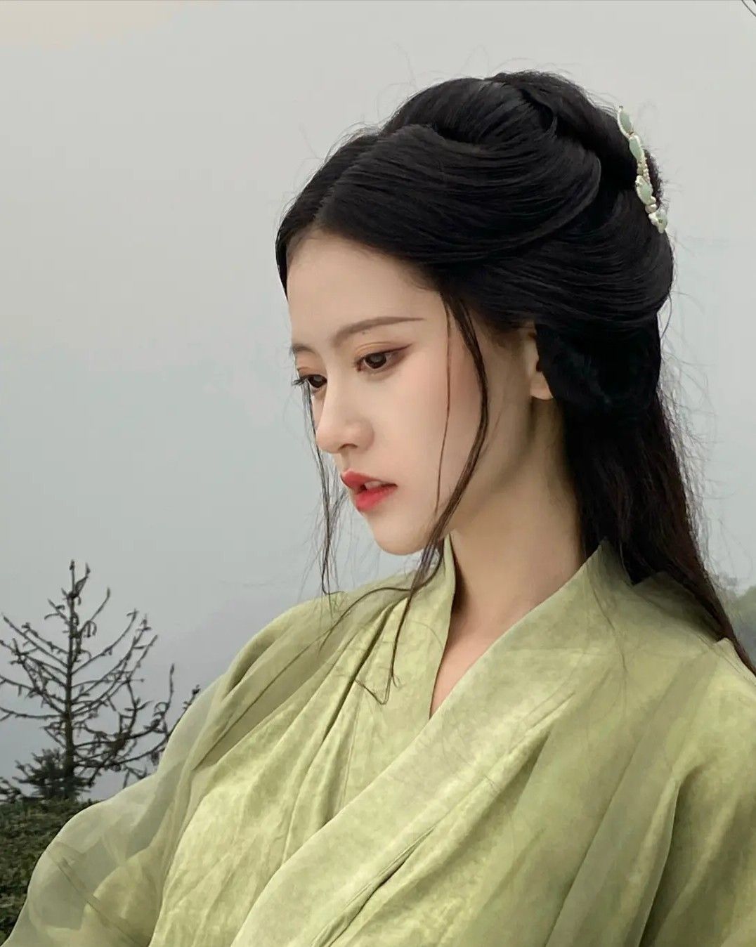 Silver Age x Traditional Hanfu:A Union of Fashion and Heritage Silver Age x Traditional Hanfu:A Union of Fashion and Heritage