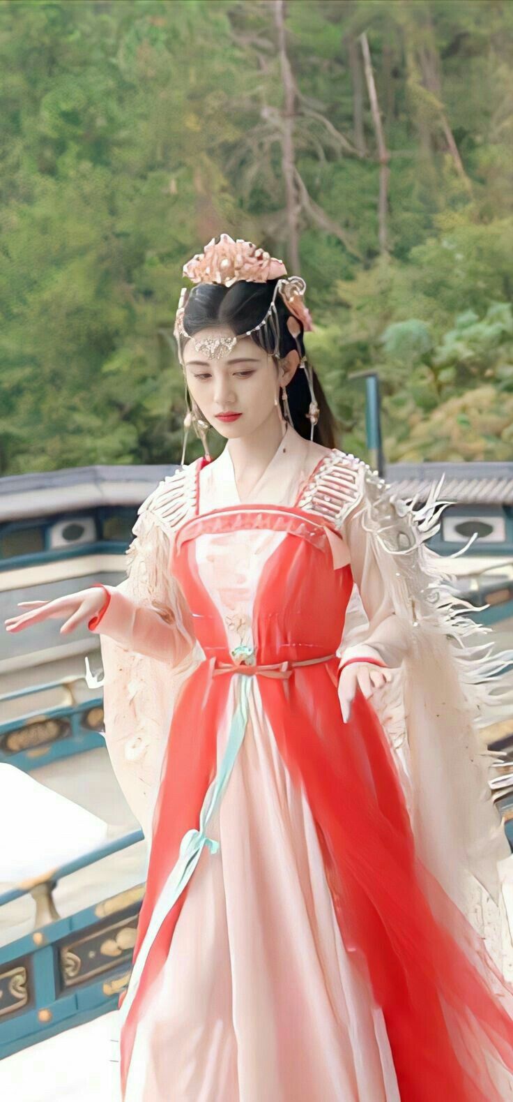 New Years Eve:A Glimpse into the Traditional Chinese Costume of a Little Girl New Years Eve:A Glimpse into the Traditional Chinese Costume of a Little Girl
