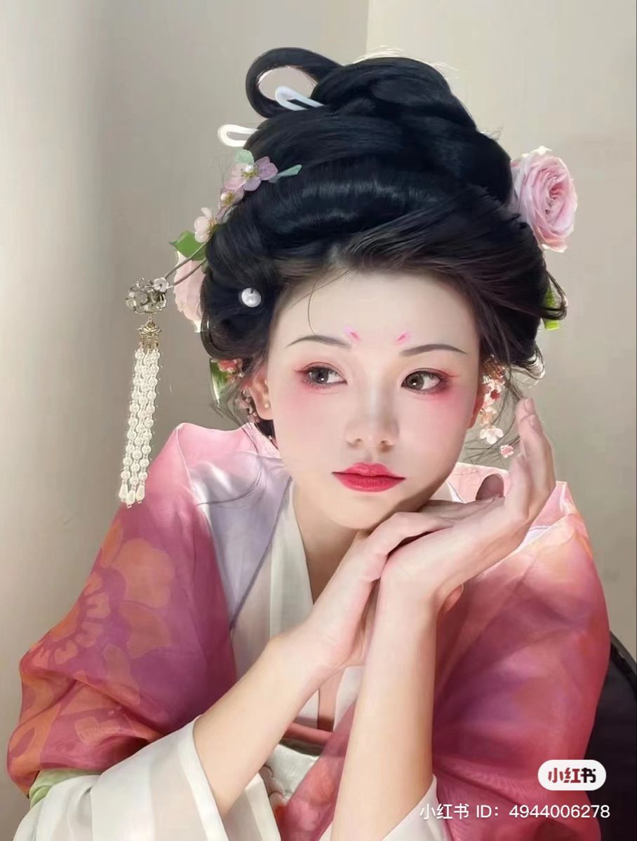 The Costume of Ancient Scholar-Attendants:A Study in Traditional Chinese Garb