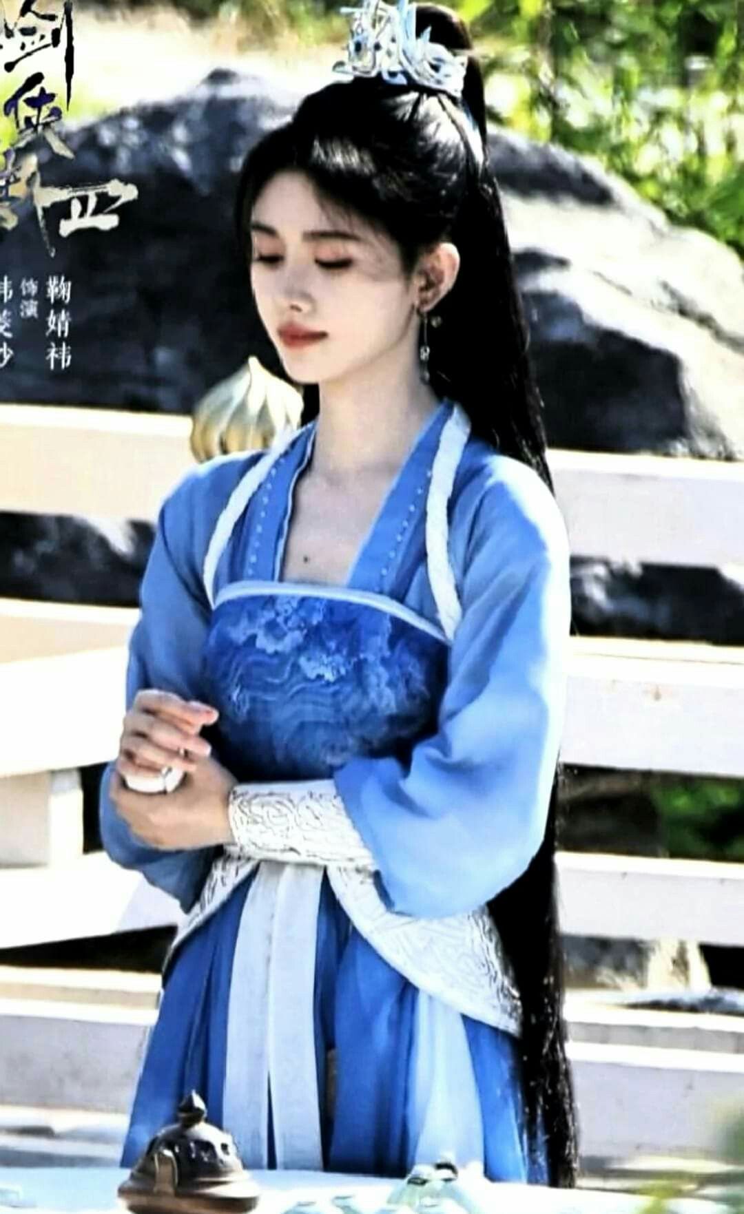 Nine-tailed Hanfu:Red Willing Wish in a Traditional Attire