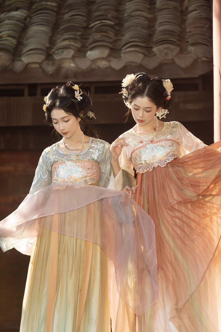 Elegant Sleepwear:Womens Ancient Costume in Modern Sleepwear Design Elegant Sleepwear:Womens Ancient Costume in Modern Sleepwear Design