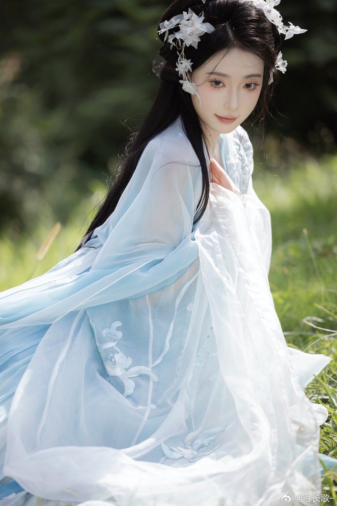 The Evolution of Childrens Cheongsam Fashion:A Closer Look into the Traditional Chinese Dress