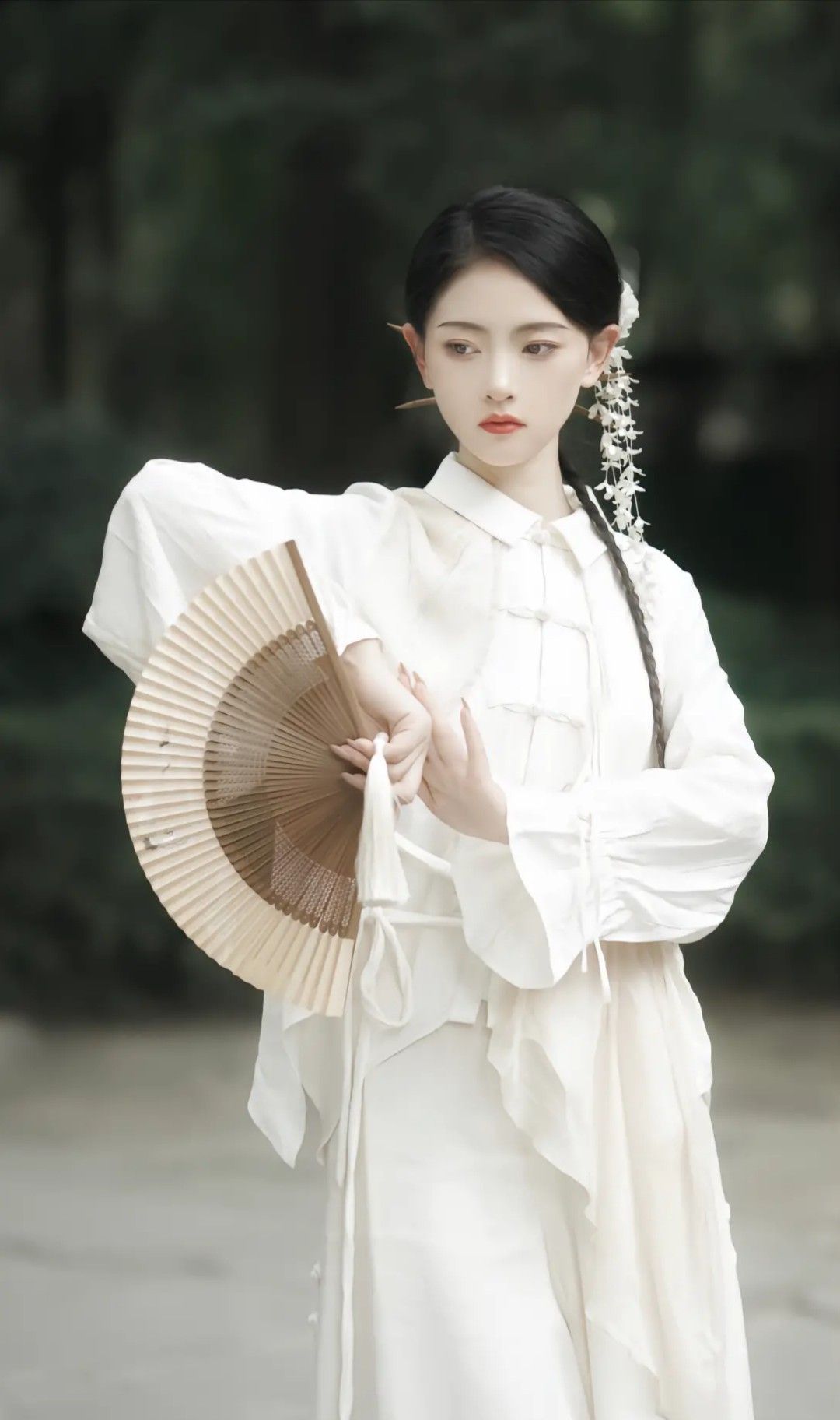 The Ethereal Journey of a Martial Arts Lady in Traditional Hanfu Fashion