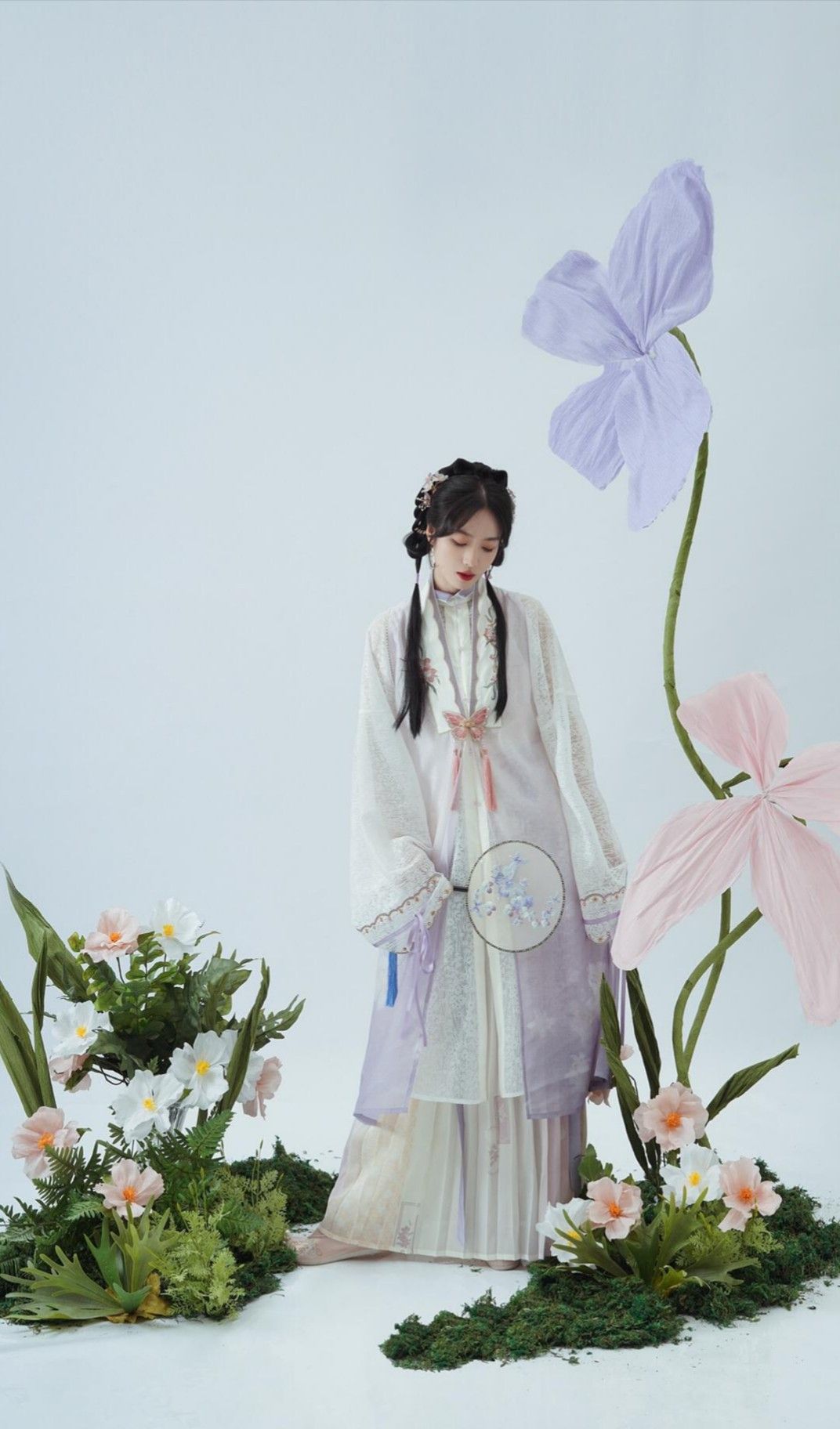 Embracing the Red Giant-Size Cheongsam for Plus-Size Women