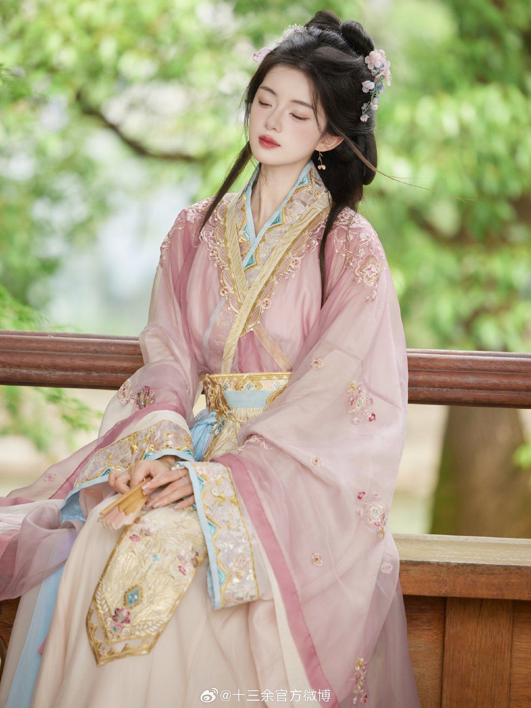 Summer Blue Horseface Skirt:A Fashionable Trend in Traditional Elegance