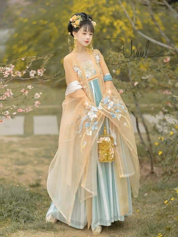 Chinese-Style Girls Horseface Skirt:A Glimpse into Traditional Elegance Chinese-Style Girls Horseface Skirt:A Glimpse into Traditional Elegance