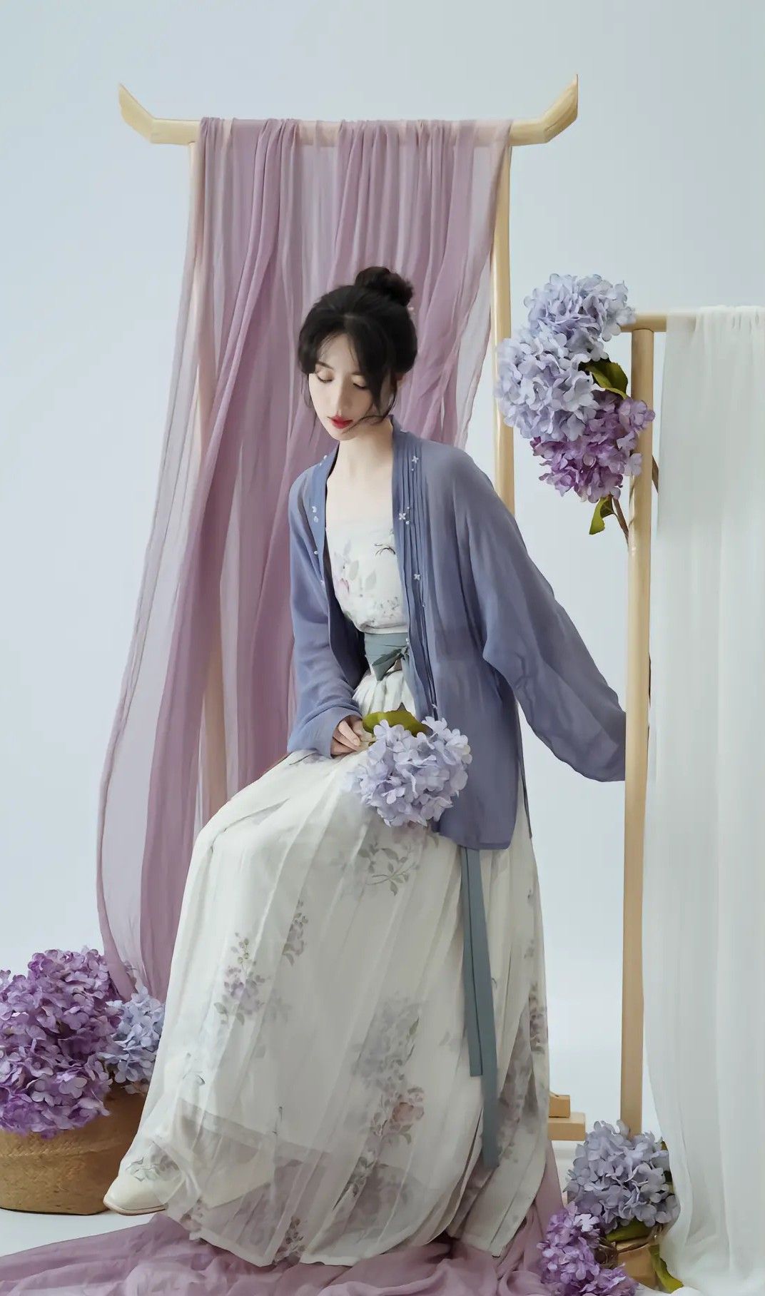 Exploring the Beauty of Tang-Era Hanfu Fashion for Plus-Size Women