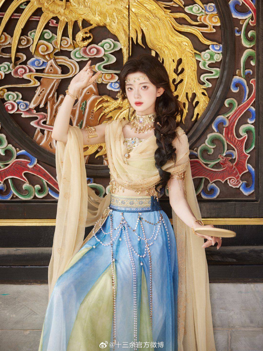 The Splendor of Red-Trimmed Hanfu:Unveiling the Traditional Beauty of Chinese Heritage