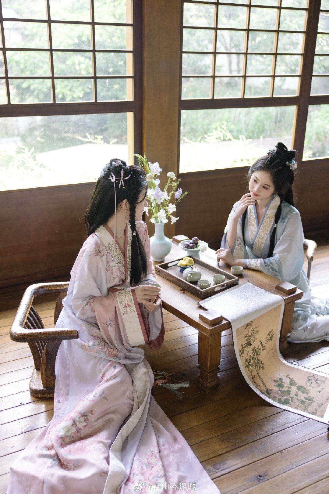 The Rise of Hanfu Fashion:The Affordability of Traditional Jinyi-Style Hanfu at白菜价