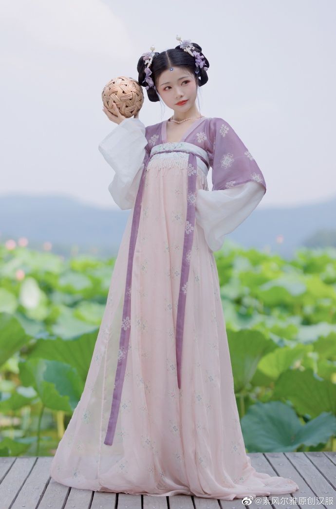 Winter Hanfu Girls New Years Celebration Costumes in Stock Winter Hanfu Girls New Years Celebration Costumes in Stock