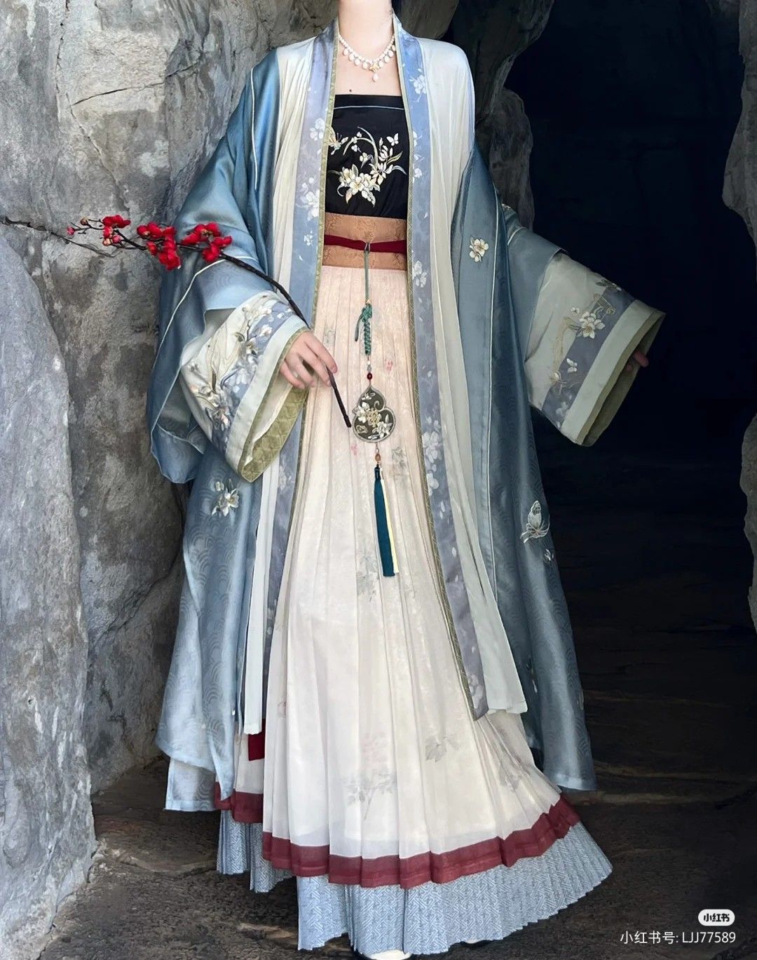 The Revival of the Horseface Skirt:A Look into the Traditional Return Ceremony Attire