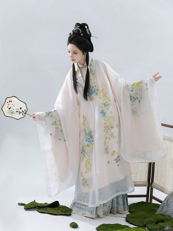 Ancient Charm of the Little Girl:Summer in Traditional Chinese Hanfu Fashion Ancient Charm of the Little Girl:Summer in Traditional Chinese Hanfu Fashion