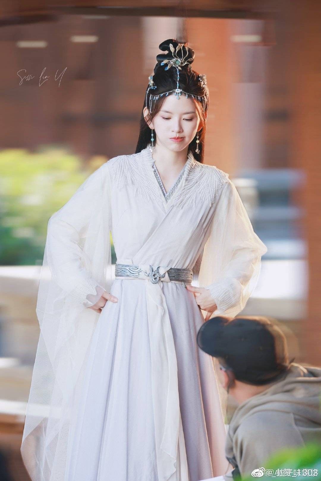 The Lost Princess in Yellow Hanfu:A Tale of Perseverance and Transformation