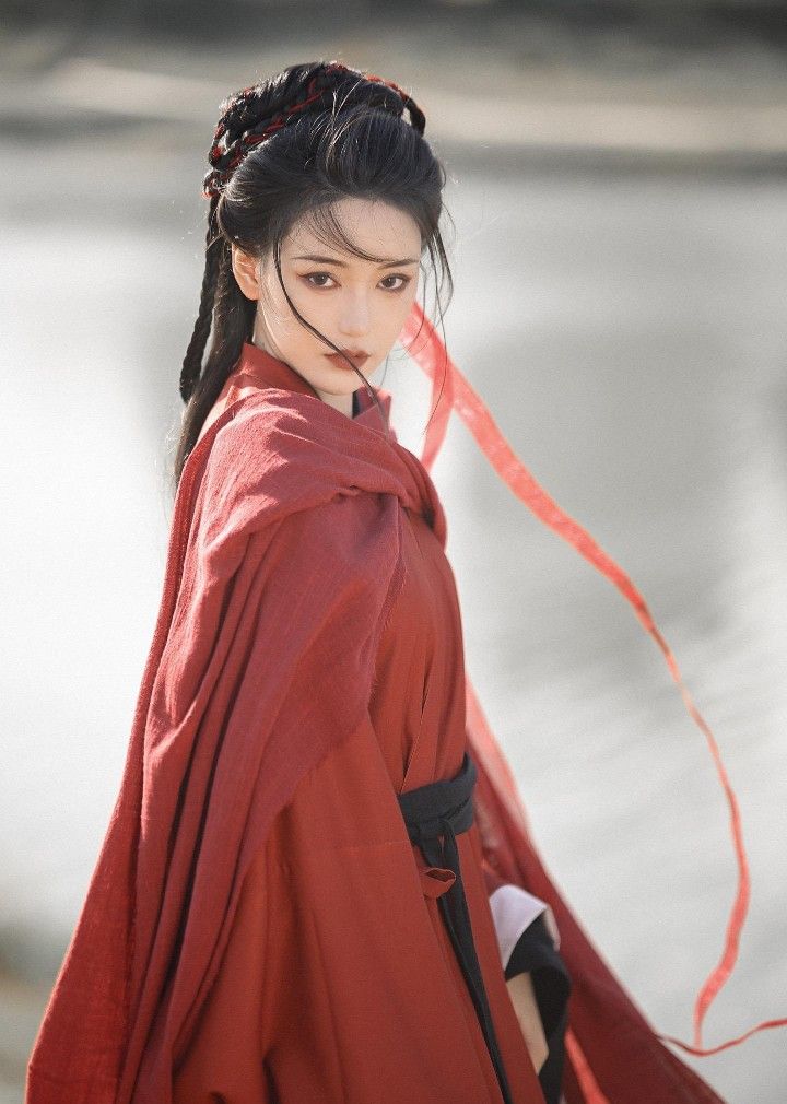 Elegant Hanfu and Tangzhuang:Embracing the Feminine China Style Elegant Hanfu and Tangzhuang:Embracing the Feminine China Style