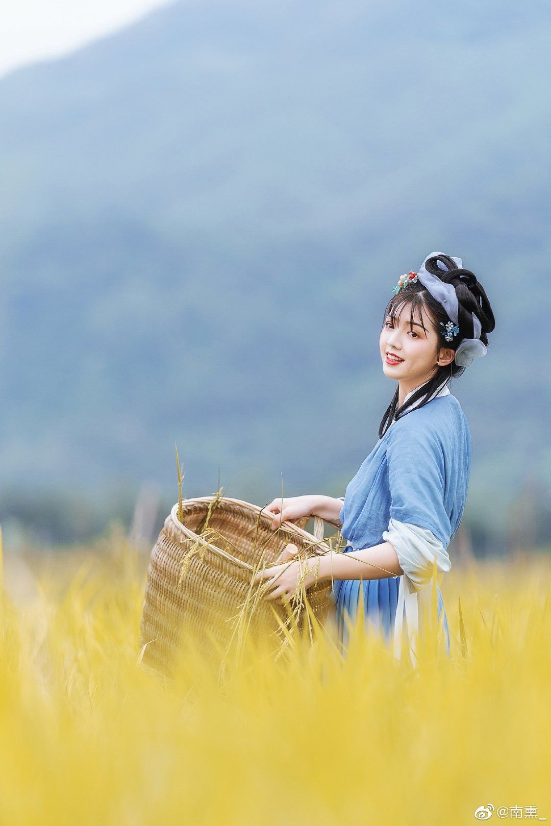 The Splendor of the Great Kings Concubine in Hanfu Fashion The Splendor of the Great Kings Concubine in Hanfu Fashion