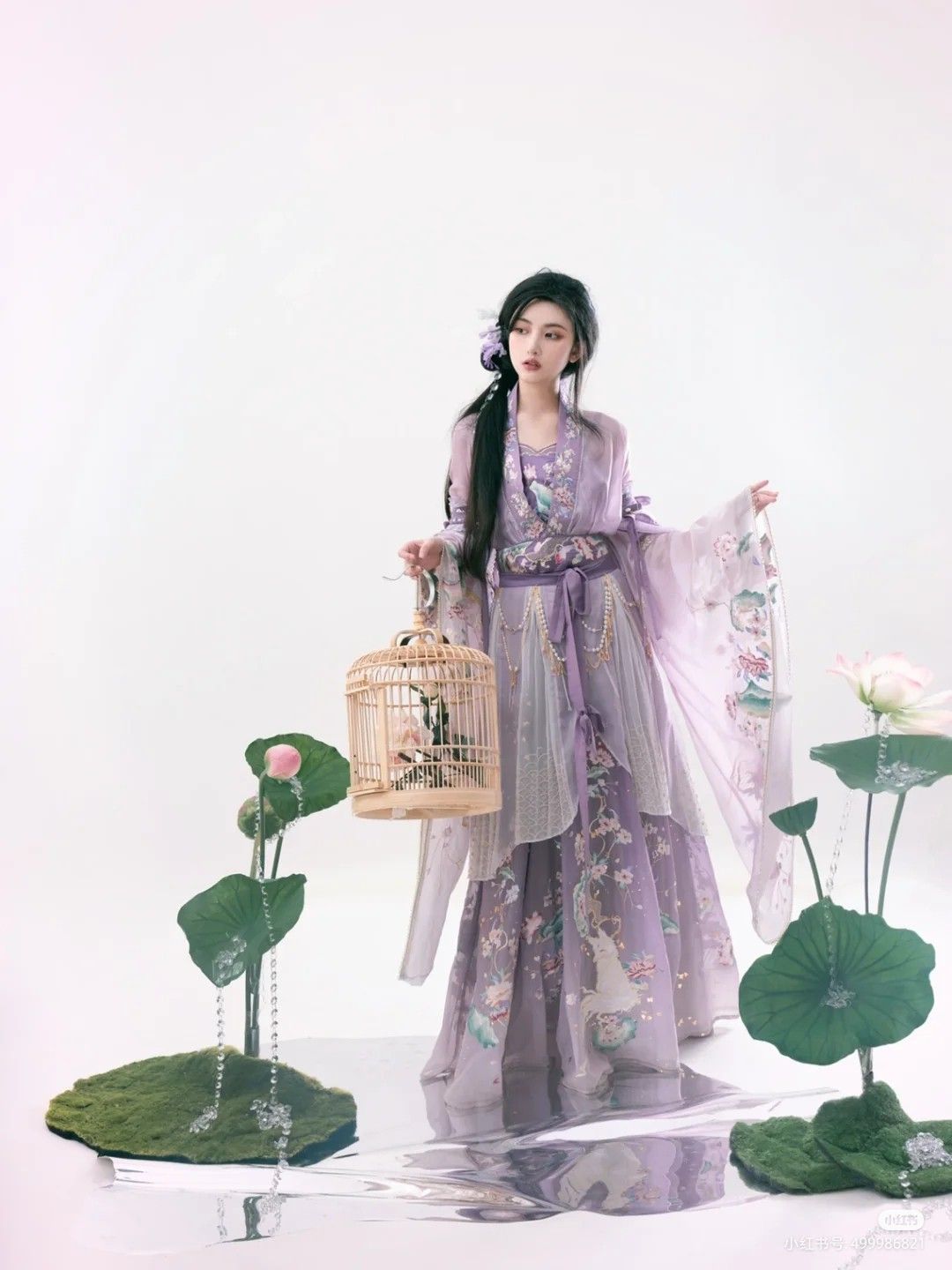 The Elegance of Horseface Skirt and Headdress in Traditional Chinese Wedding Attire
