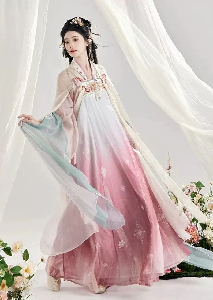 Elevating the Cultural Elegance of Hanfu Shoes:An 8cm Height Increase Journey Elevating the Cultural Elegance of Hanfu Shoes:An 8cm Height Increase Journey
