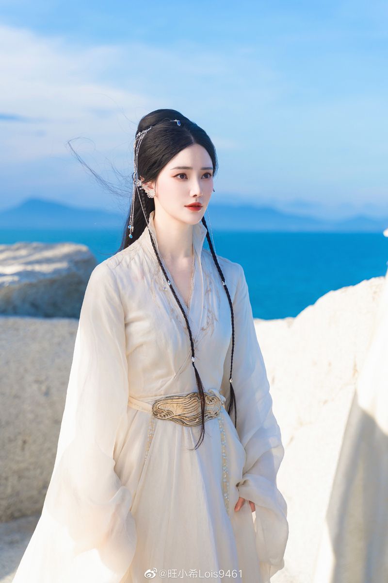 The Blend of Traditional Elegance:Hanfu and JK Fashion Fusion