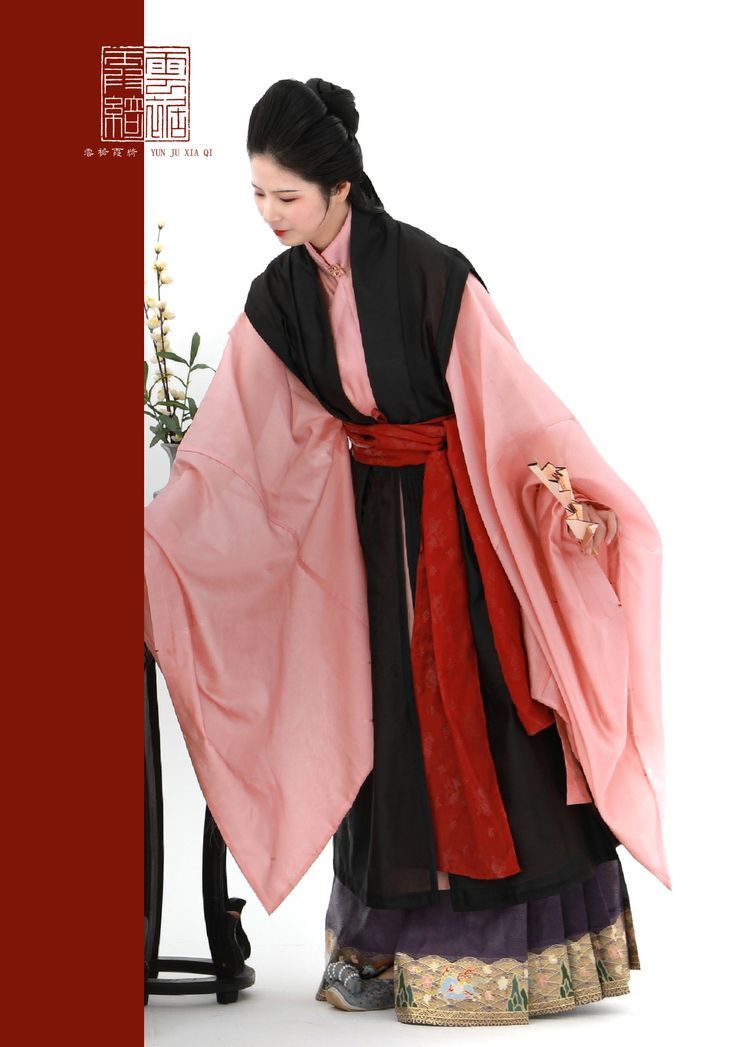 Authentic Hanfu Qixiong Full-Set:A Journey into Traditional Chinese Elegance