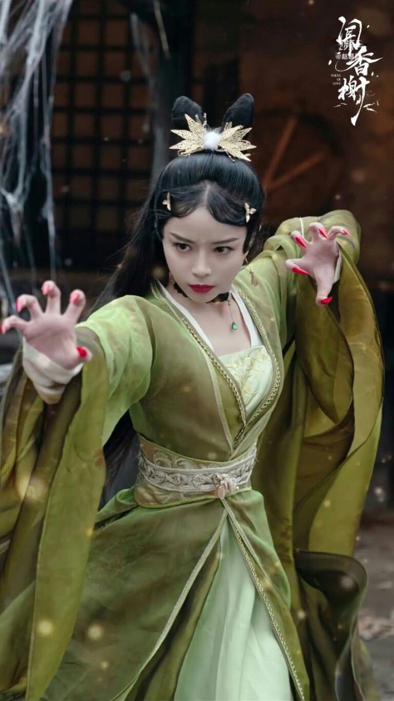 The Splendor of Red Blossoms in Hanfu Headwear:A Journey into Traditional Chinese Beauty The Splendor of Red Blossoms in Hanfu Headwear:A Journey into Traditional Chinese Beauty