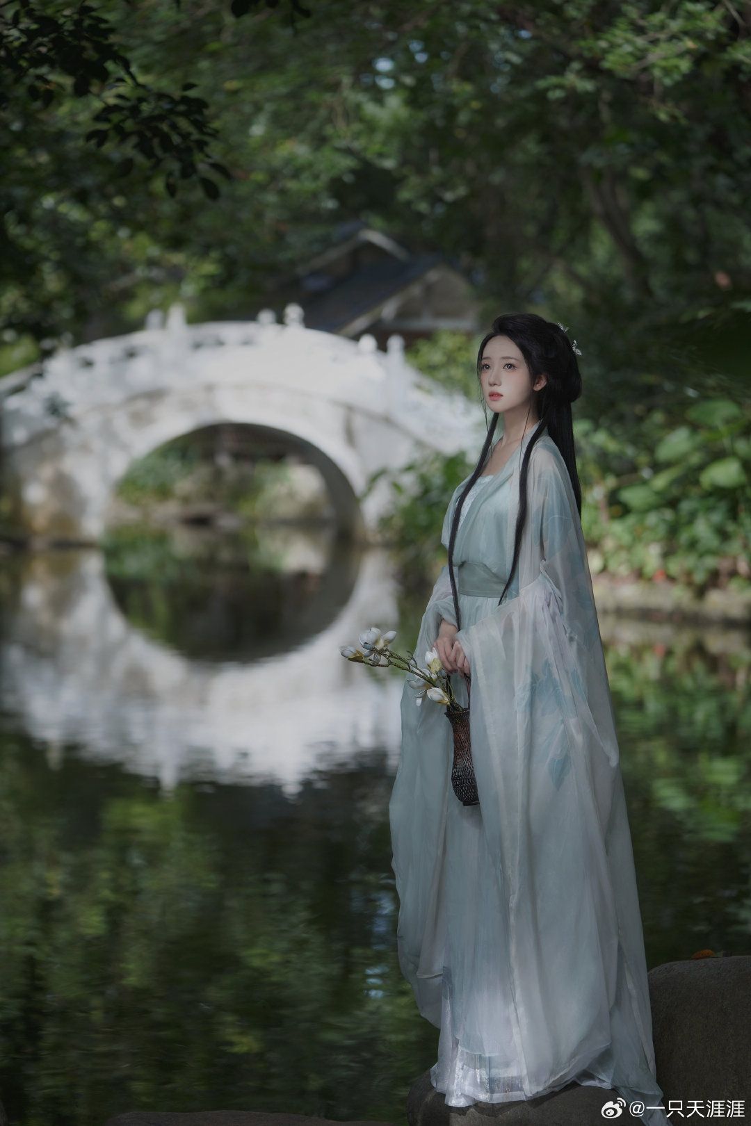Summer-Light Hanfu Costumes for Girls:The Song Dynasty Style