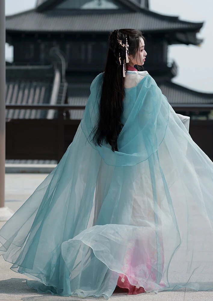 The Splendid Elegance of Hanfu Headdress:Tassel Steps and Swing Decorations