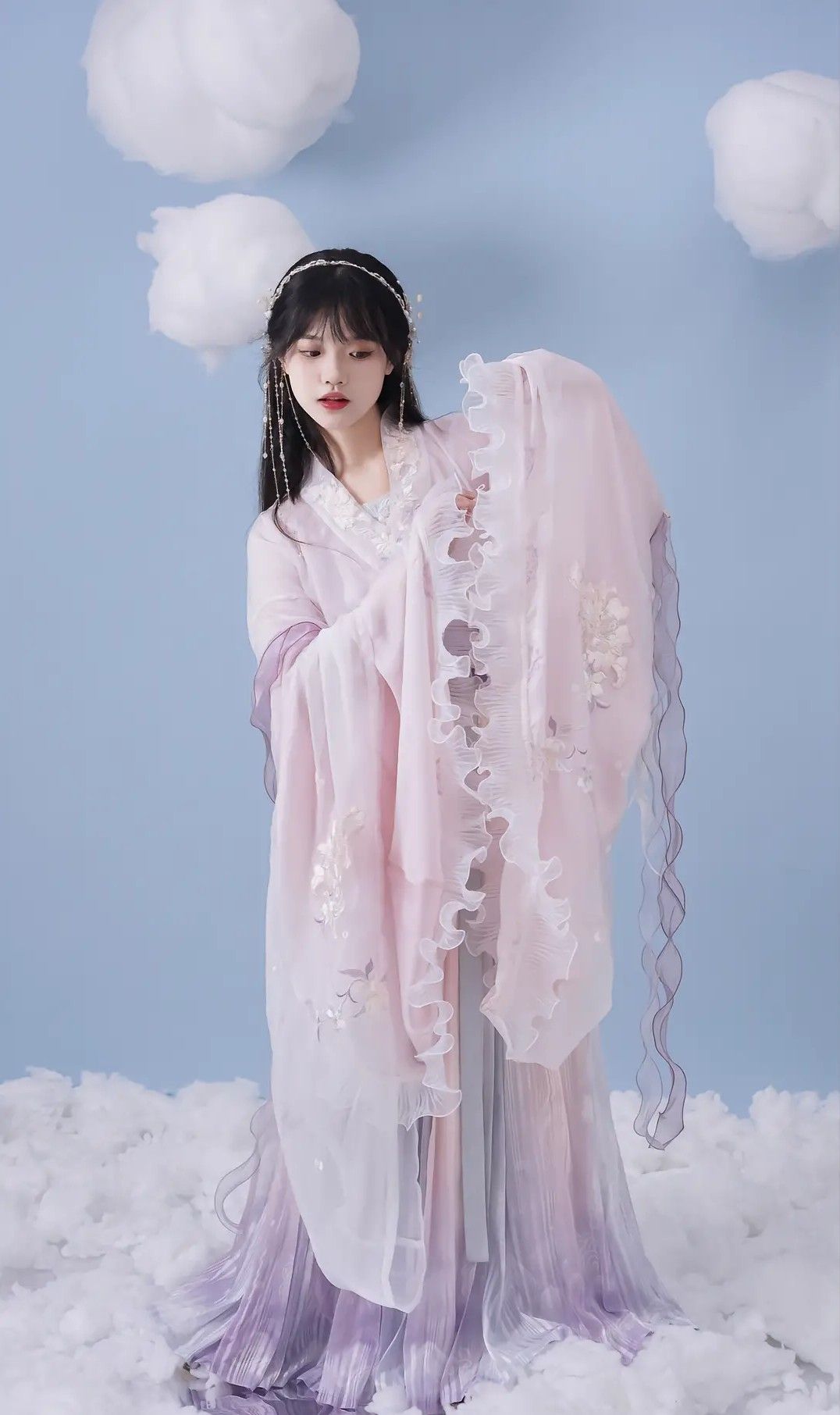Half-Price Hanfu:An Introduction to Traditional Chinese Fashion
