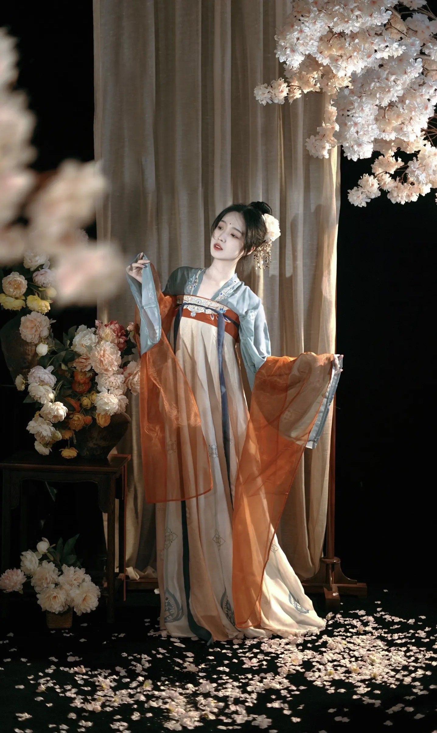 Womens Tang-Style Short-Sleeve Jacket:A Blend of Tradition and Modernity