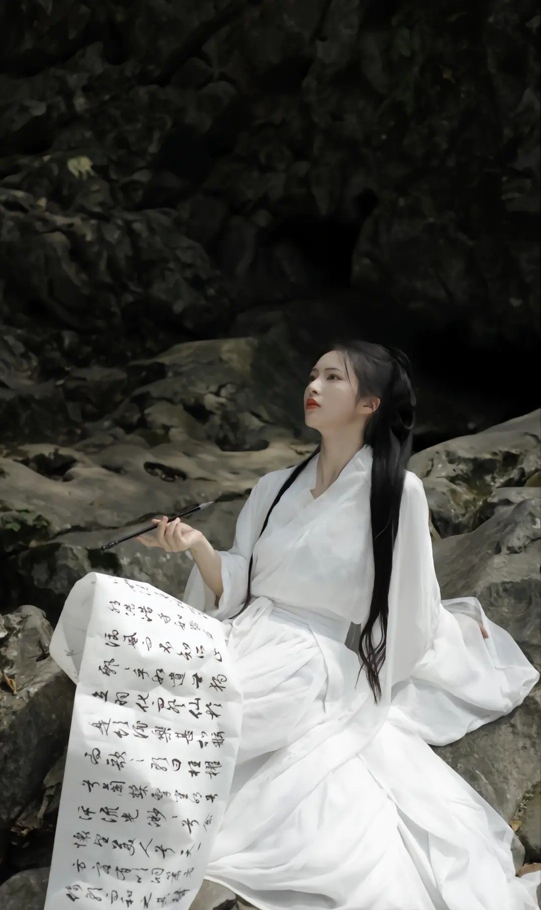 Modernizing the Cheongsam:Young Fashion in Silk