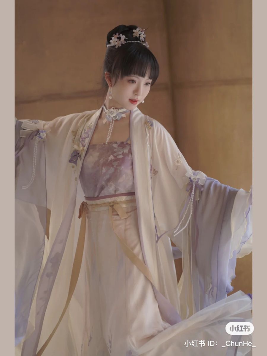 Embracing the Beauty of Hanfu:A Journey for the Plus-Size Girl Embracing the Beauty of Hanfu:A Journey for the Plus-Size Girl