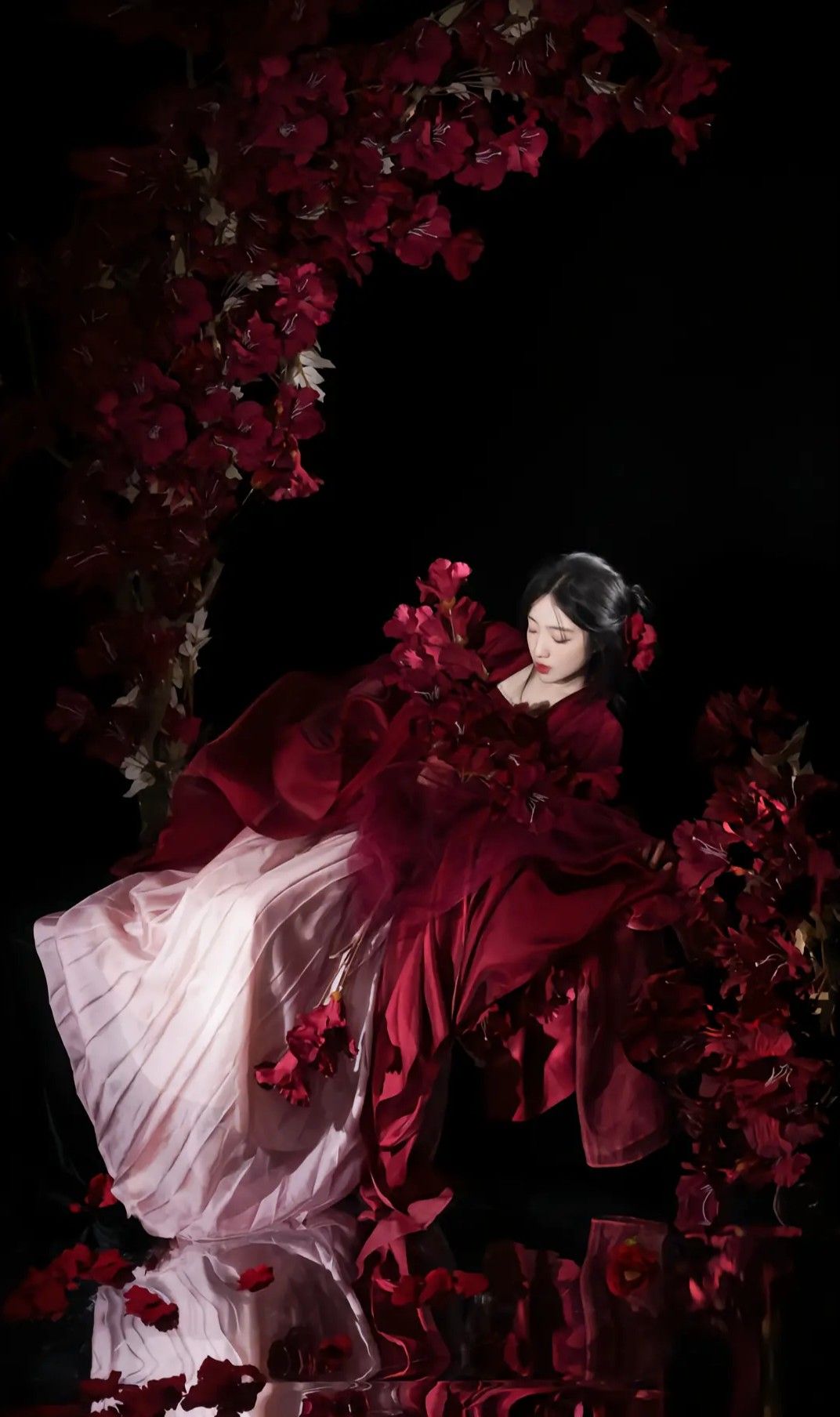 Splendid Youth in the Splendor of Cheongsam:The Story of Jinxiu Nianhua Qipao Splendid Youth in the Splendor of Cheongsam:The Story of Jinxiu Nianhua Qipao