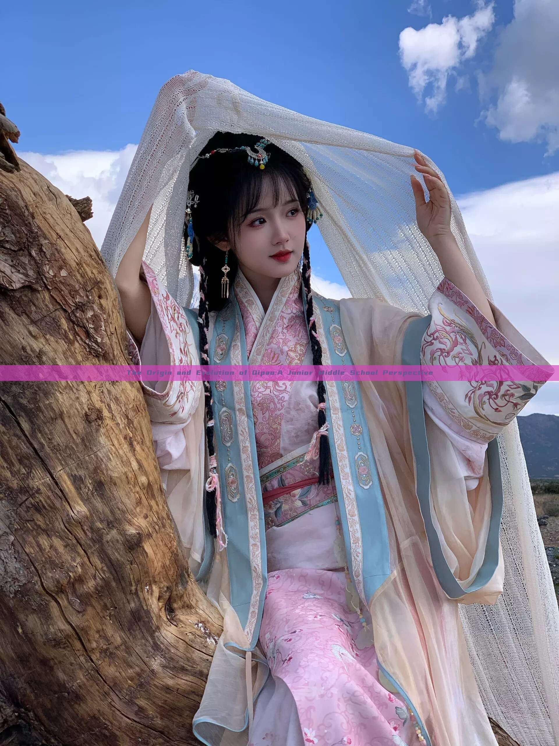 The Origin and Evolution of Qipao:A Junior Middle School Perspective