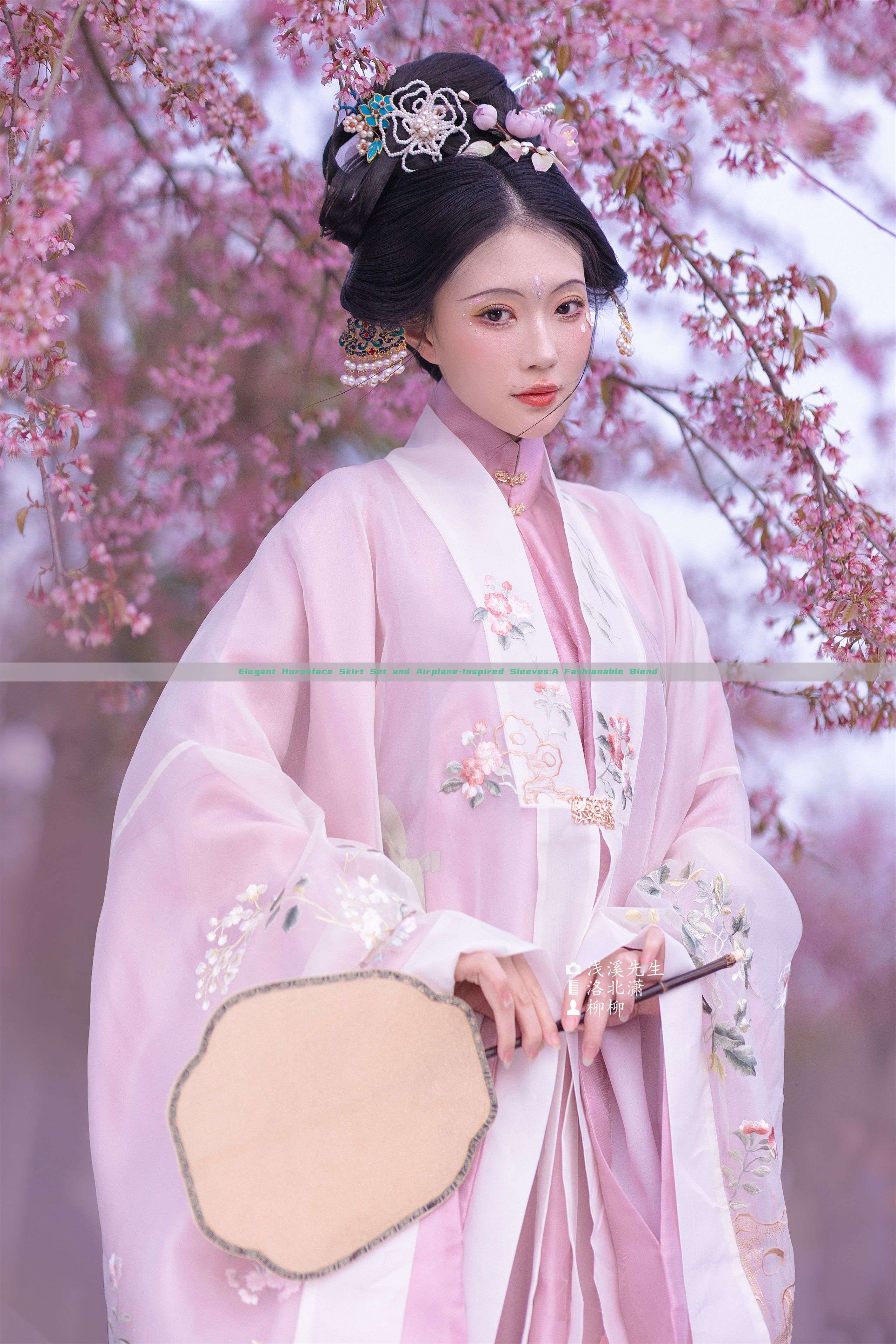 Elegant Horseface Skirt Set and Airplane-Inspired Sleeves:A Fashionable Blend Elegant Horseface Skirt Set and Airplane-Inspired Sleeves:A Fashionable Blend