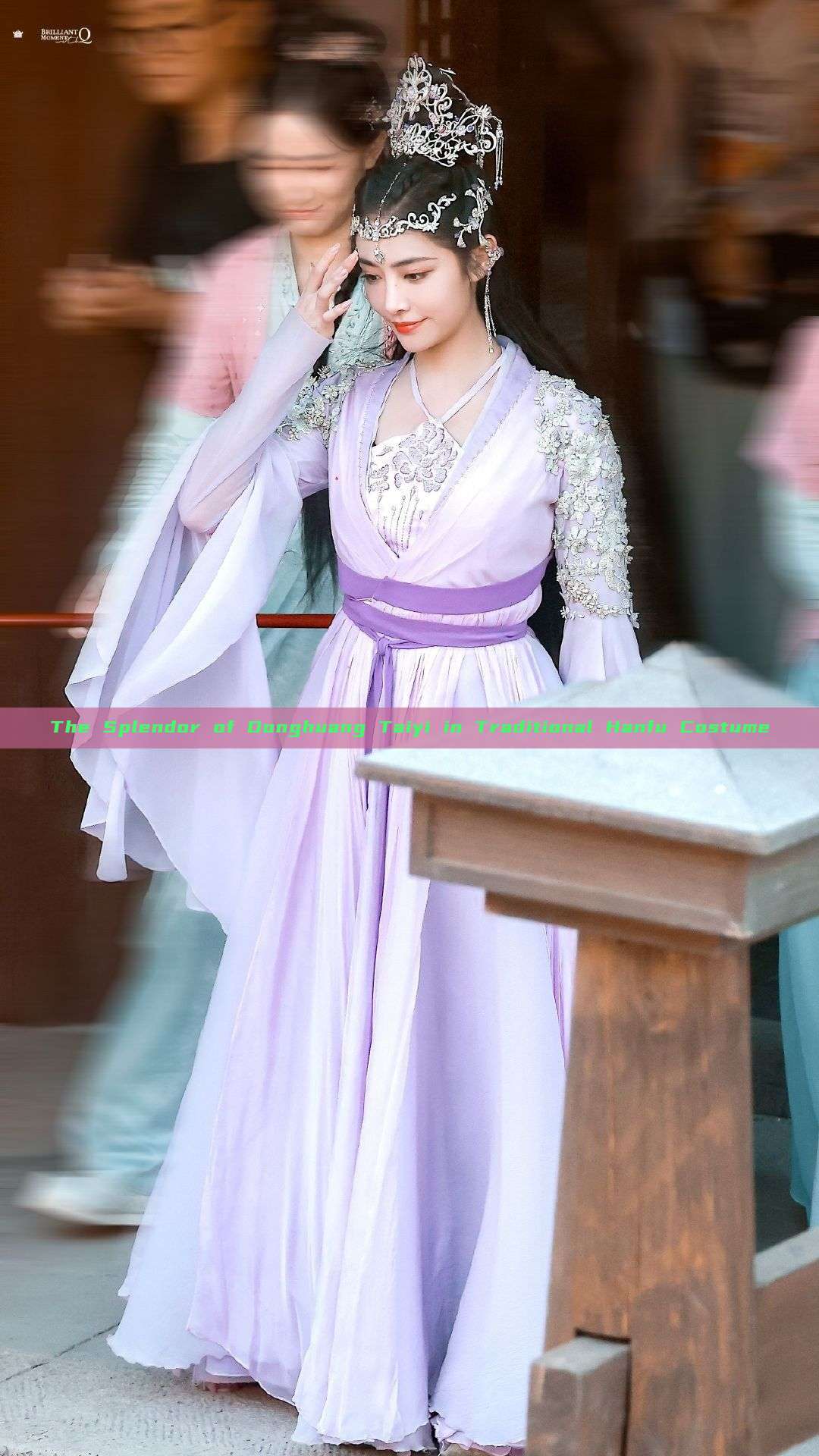 The Splendor of Donghuang Taiyi in Traditional Hanfu Costume