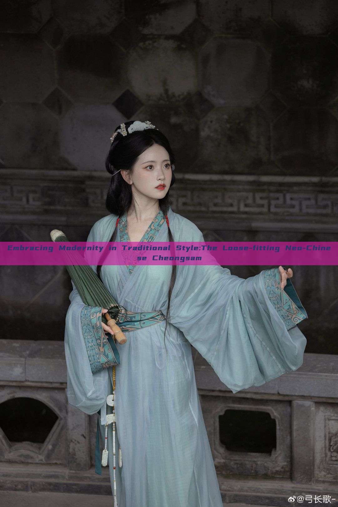 Embracing Modernity in Traditional Style:The Loose-fitting Neo-Chinese Cheongsam