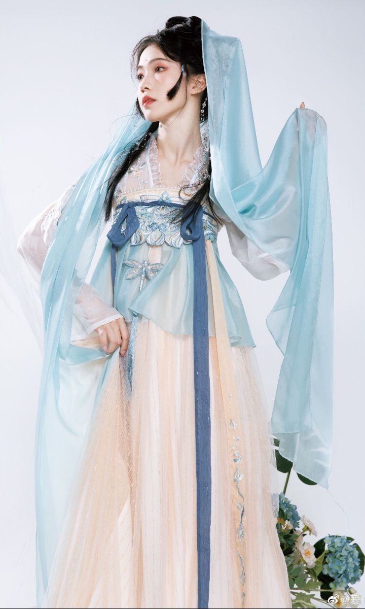 The Enchantment of Daqiaos Hanfu:A Closer Look with My Bestie
