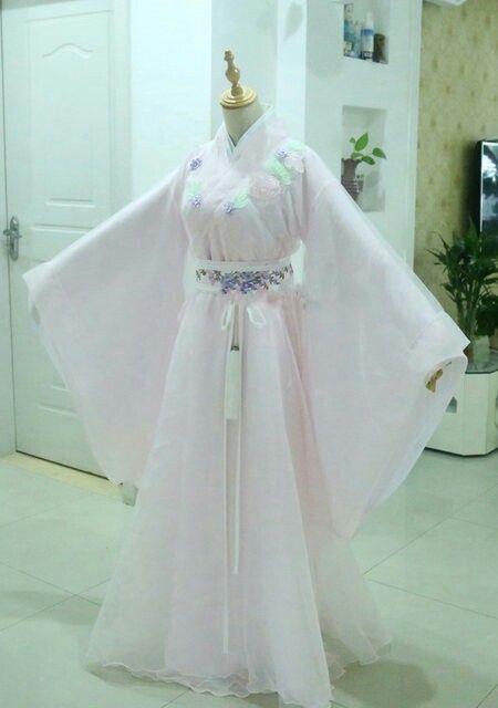 The Elegance of a Woollen Cheongsam Dress The Elegance of a Woollen Cheongsam Dress