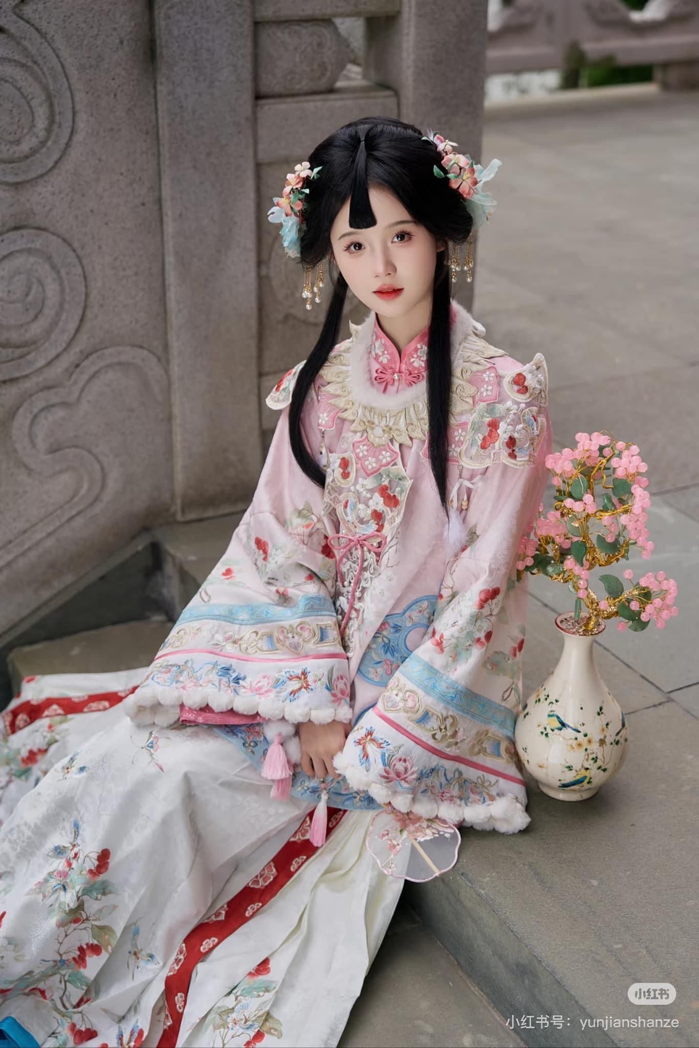 The Splendor of Red Hanfu:The Evolution of the Jins Traditional Red Clothing The Splendor of Red Hanfu:The Evolution of the Jins Traditional Red Clothing