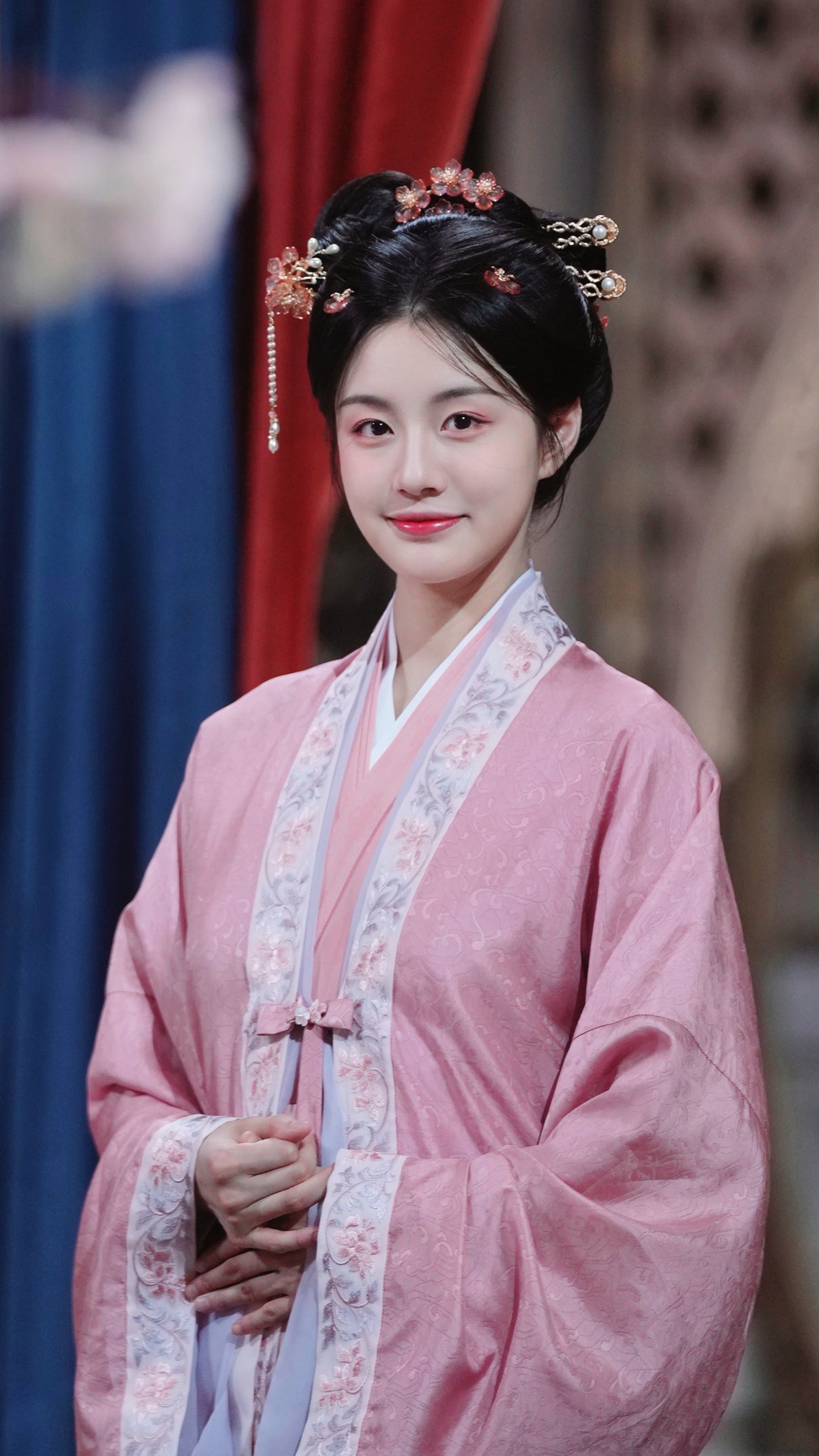 The Splendor of Huaji Hanfu:The Charm of Chest-High Style The Splendor of Huaji Hanfu:The Charm of Chest-High Style