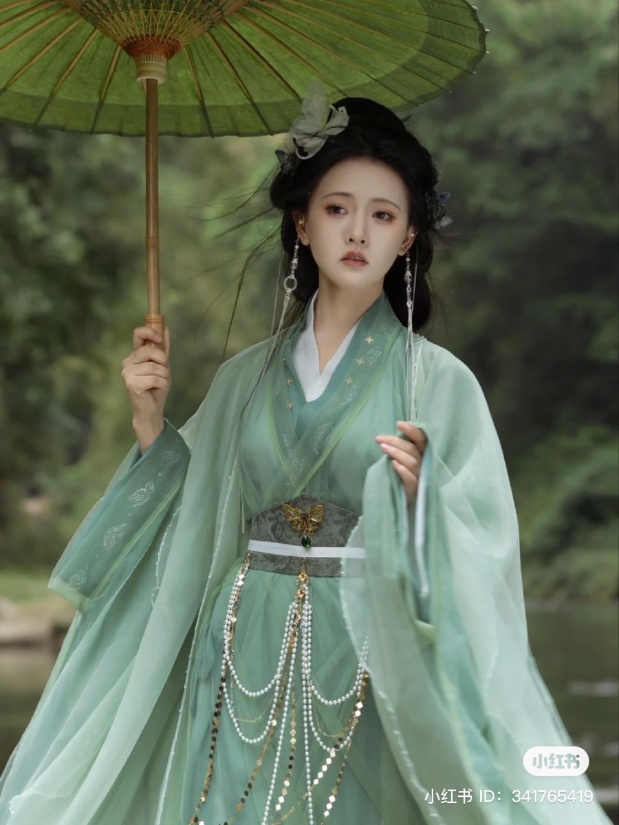 Luxury Silk Cheongsam Dress:A Glamor of Traditional Elegance Luxury Silk Cheongsam Dress:A Glamor of Traditional Elegance