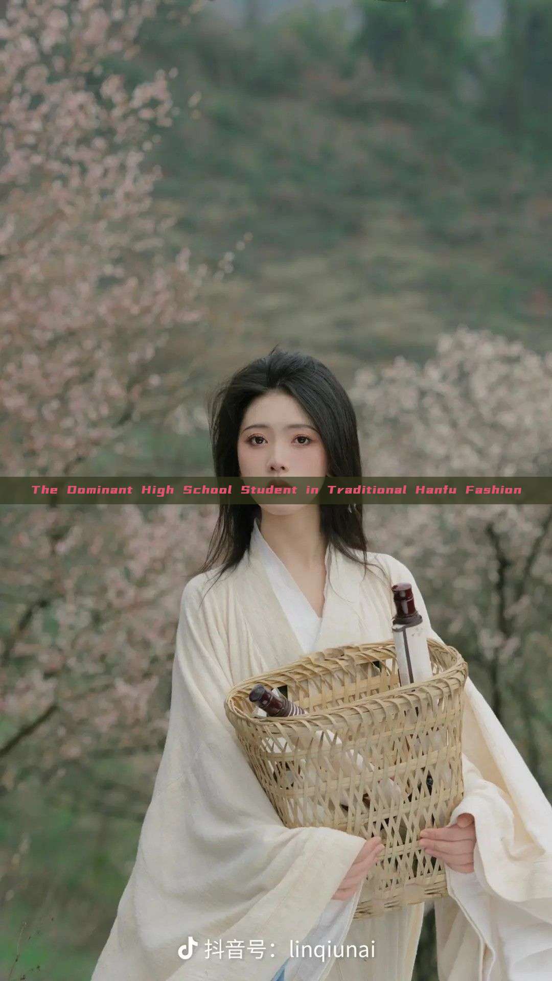 The Dominant High School Student in Traditional Hanfu Fashion