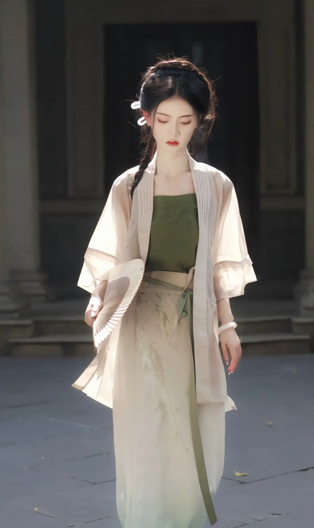 A Nine-Year-Old Girls Summer Hanfu Fashion