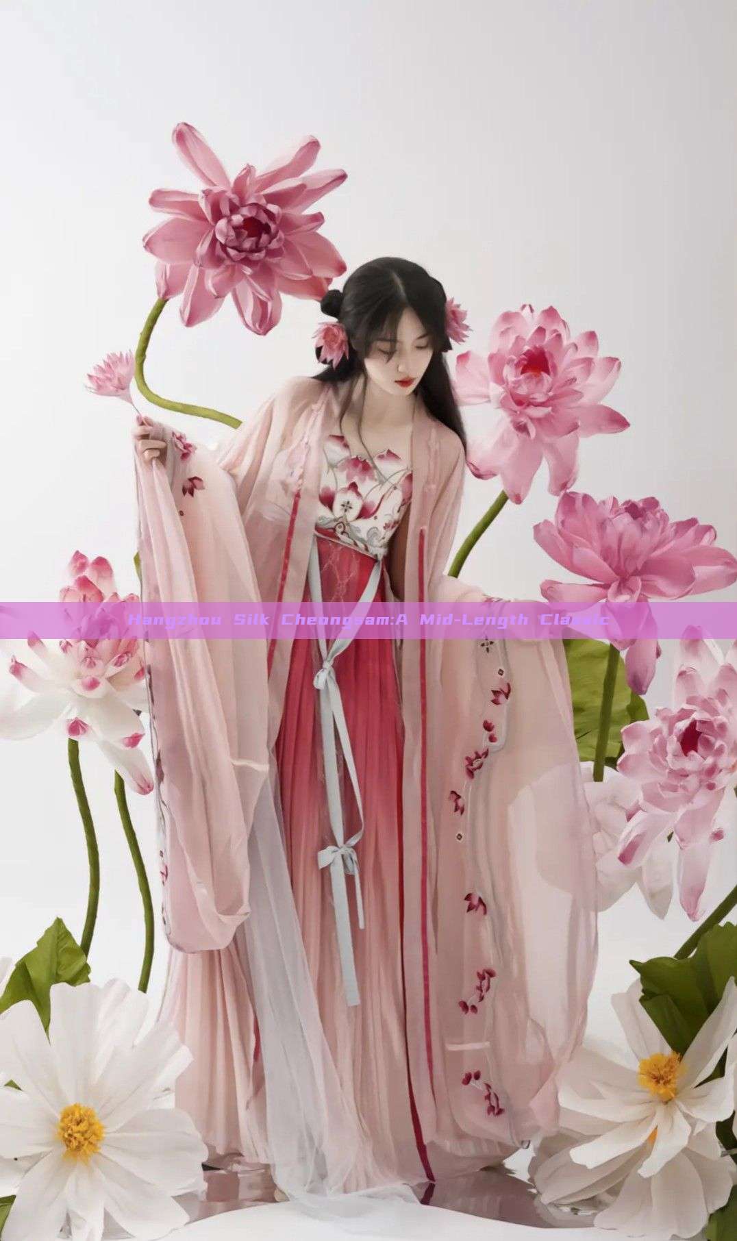 Hangzhou Silk Cheongsam:A Mid-Length Classic Hangzhou Silk Cheongsam:A Mid-Length Classic